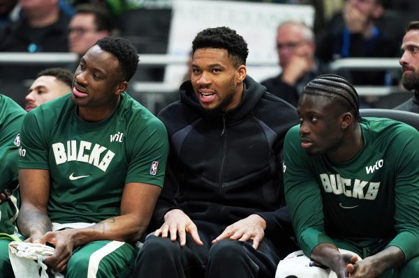 比较正规杠杆配资平台 里弗斯：字母总在更衣室跟他兄弟说希腊语 不知道是不是在说我